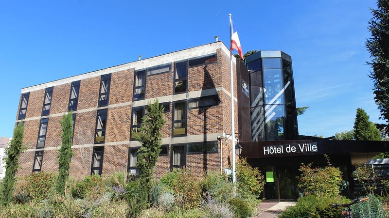Sucy-en-Brie — Hôtel Ville Sucy Brie 4