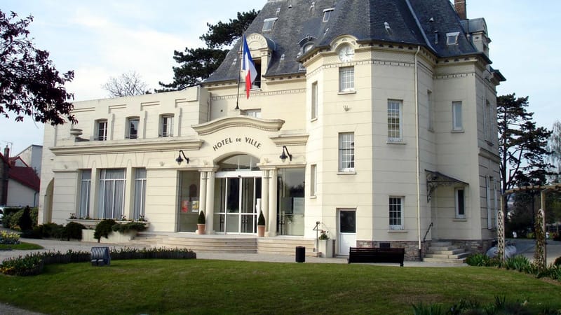 Ermont — Ermont - Hotel-de-Ville 01