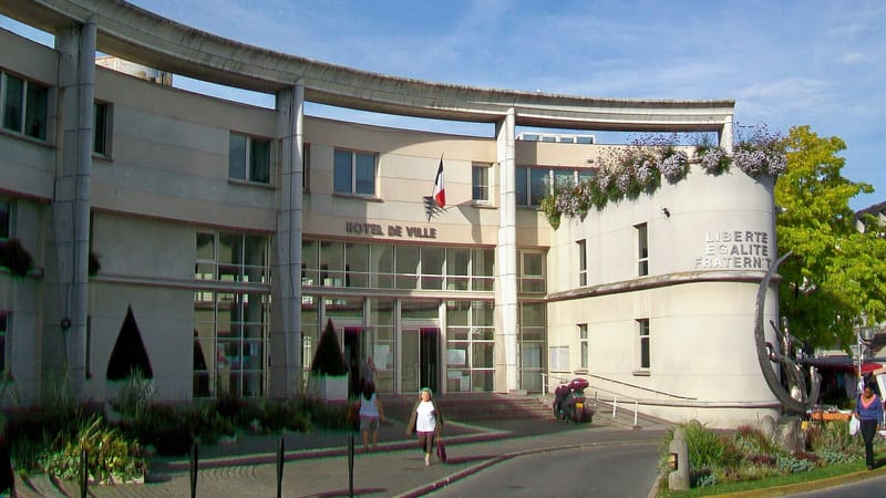 Goussainville — Goussainville (95), Hôtel de ville, place de la Charmeuse