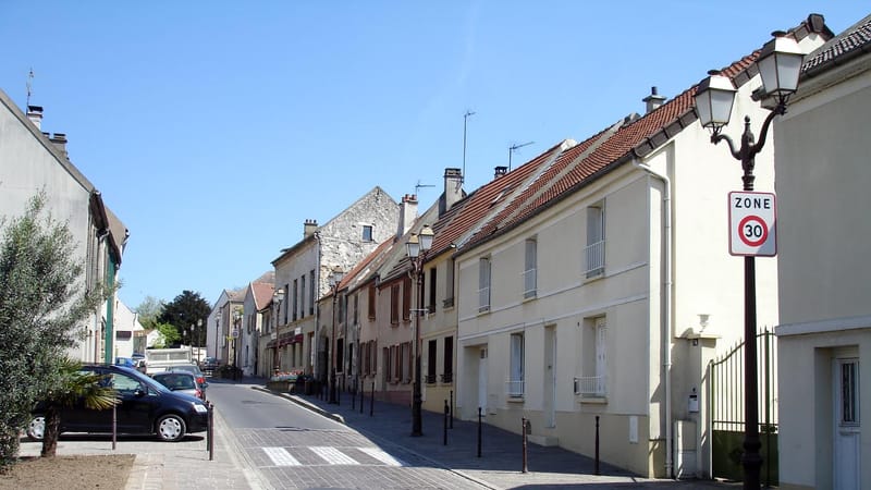 Roissy-en-France — Roissy-en-France - Avenue Charles-de-Gaulle 01