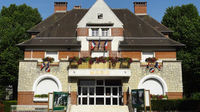 Roissy-en-France — Roissy-en-France (95), mairie, côté ouest 2