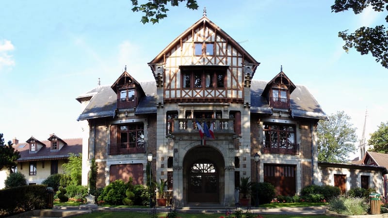 Sarcelles — Sarcelles - Hotel de ville - Panoramique 01