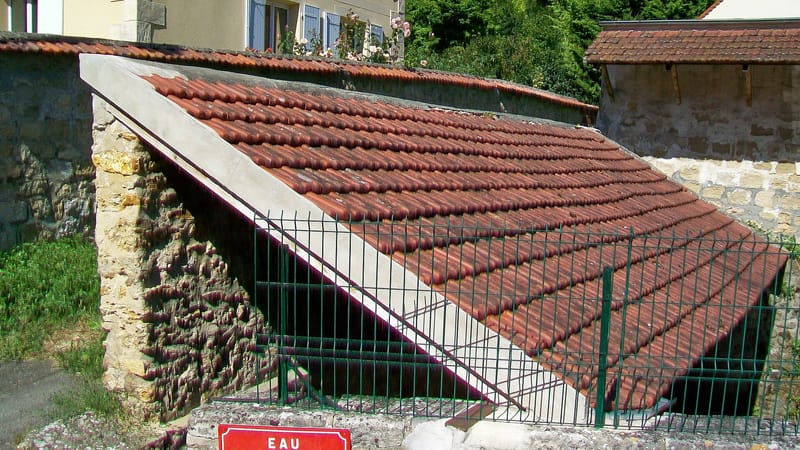 Vauréal — Vauréal (95), lavoir, rue de Puiseux 02