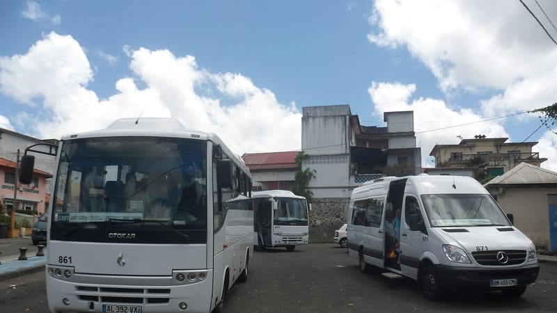 Le Lamentin — Bus Mozaik à Saint Joseph