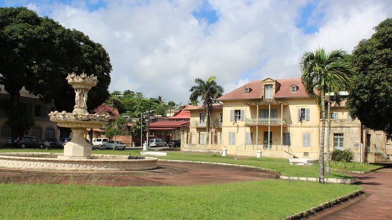 Cayenne — La place à coté de l´ancien hopital Jean Martial