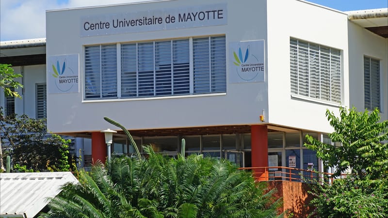 Dembeni — Le centre universitaire (Dembéni, Mayotte) (34035754784)