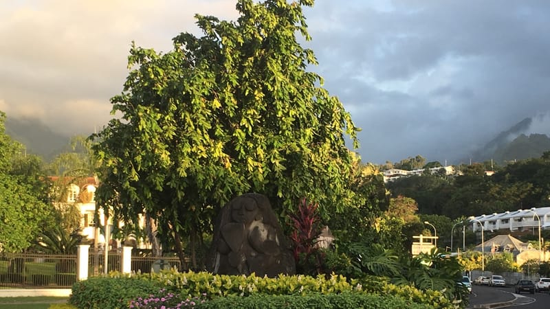 Pirae — Rond-point Mairie